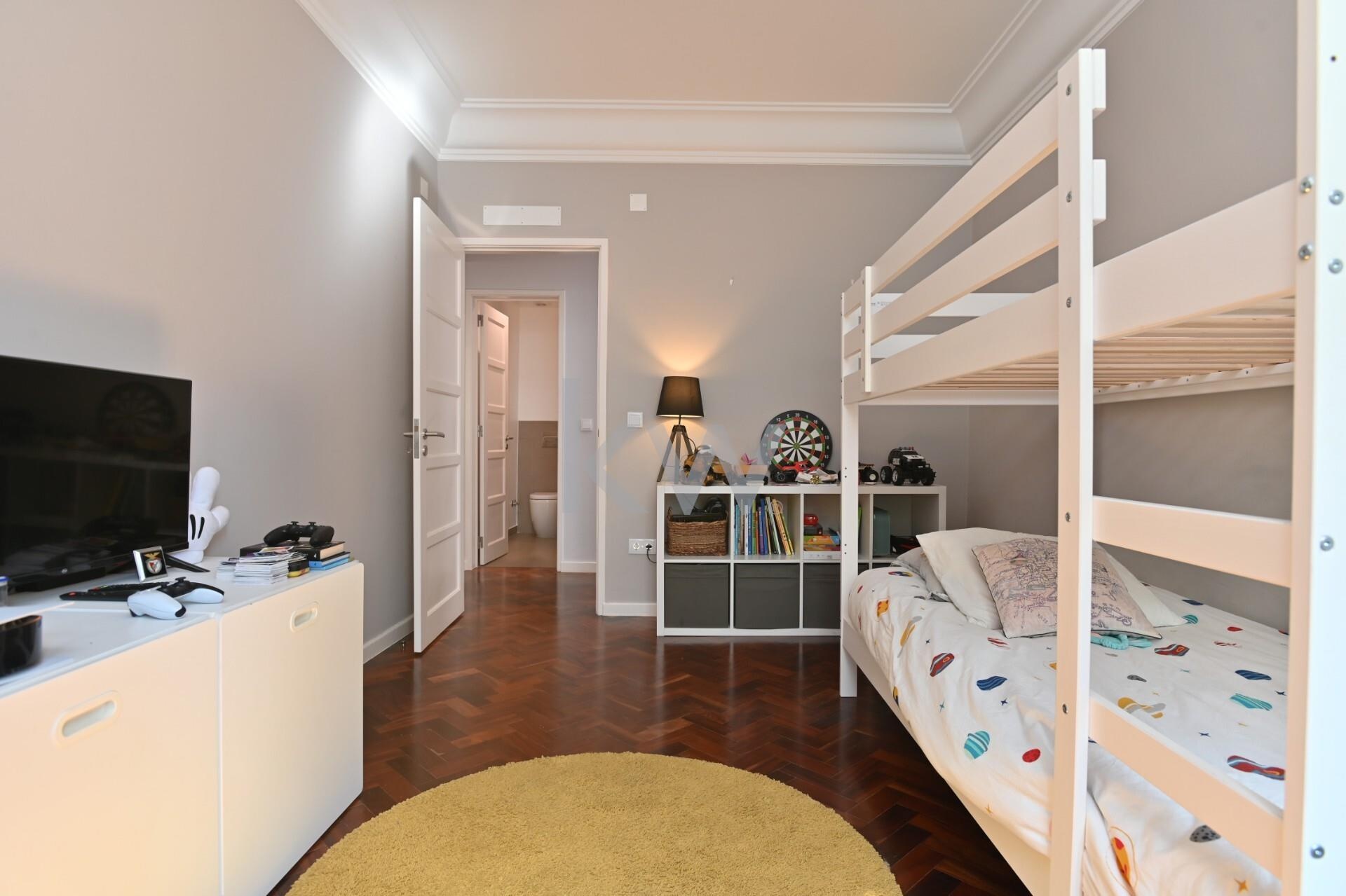 afbb5a0e-adcd-45f1-9524-823d2d379ac3